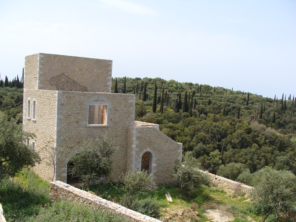 A two storey  stone house that has 120,80m2 total size. The property sits on a plot measuring 660,00 m2.